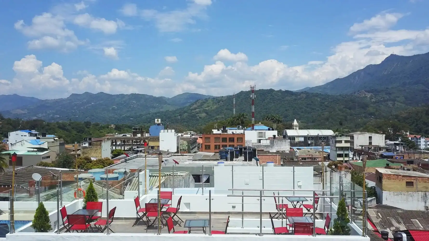Instalaciones y habitaciones del Grand H&R Hotel, foto 10