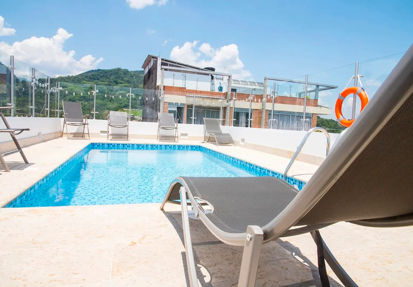 Piscina en terraza del Grand H&R Hotel